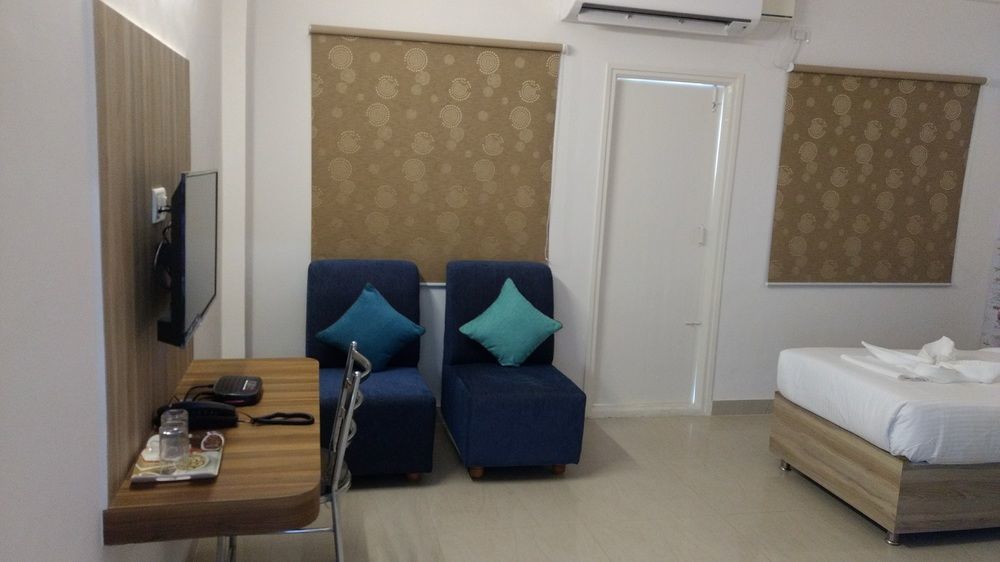 Fabexpress Hibiscus Suites Hebbal 3* Bangalore