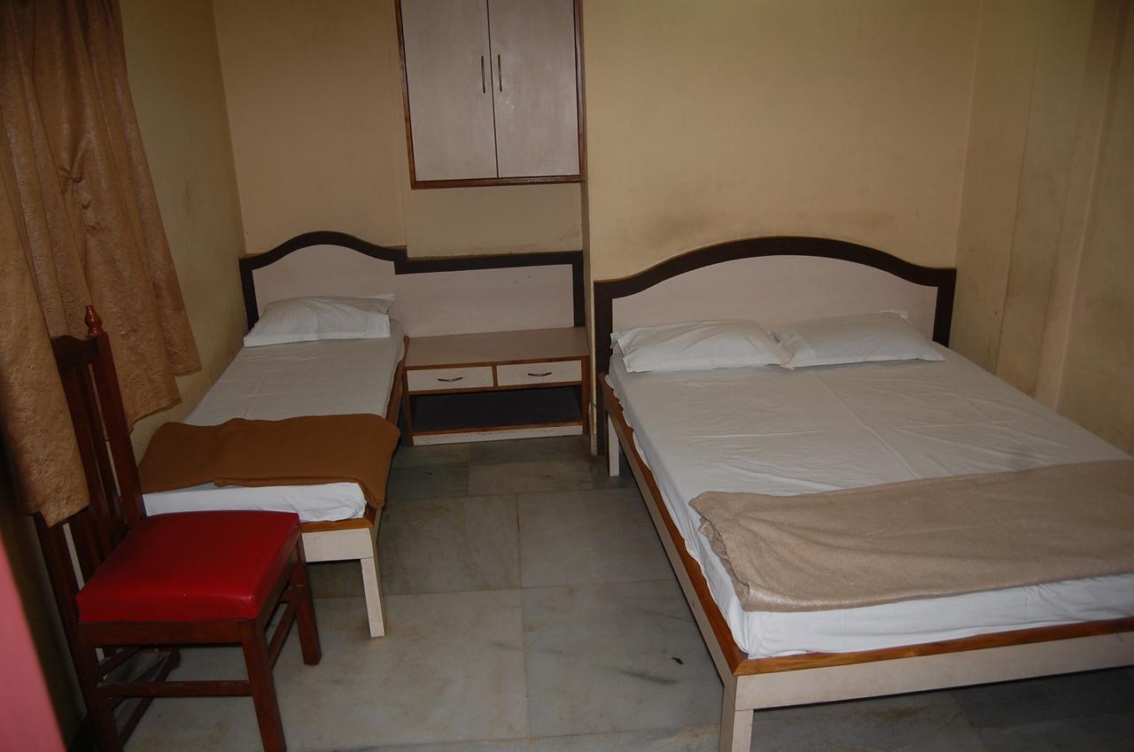 Greens Residency Lodge *
