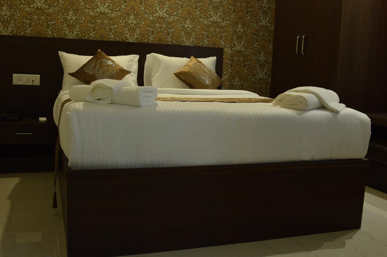 Capital O 9917 Sjr And Comforts Hotel Bangalore