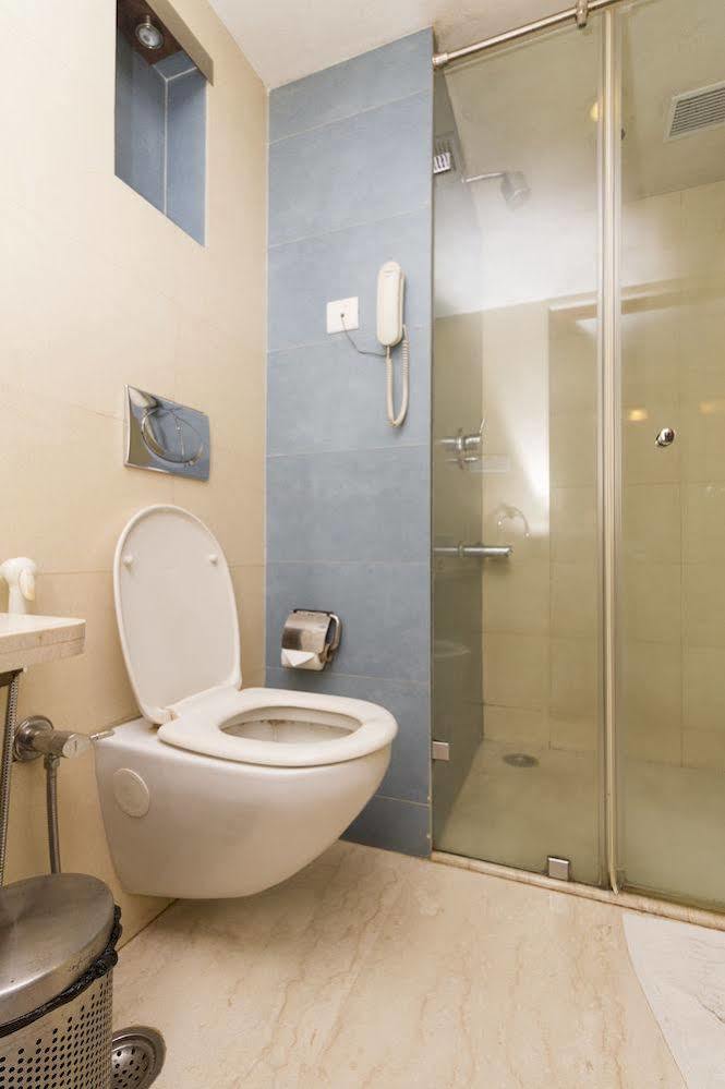 Oyo Premium Cunningham Road Hotel Bangalore