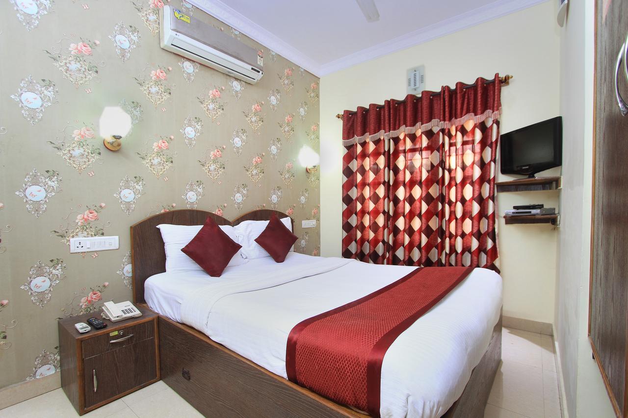 Oyo 7728 Nayaab Comforts Hotel