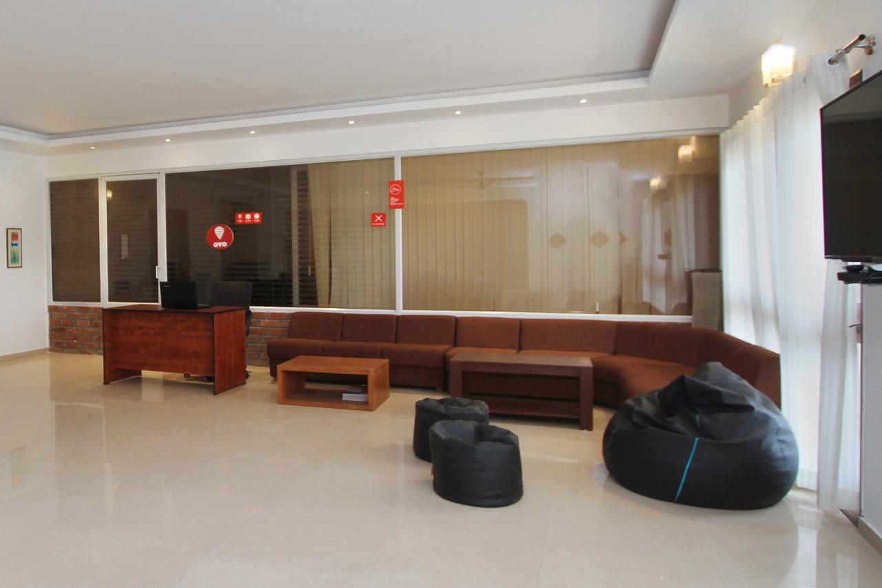 Oyo 10396 Boulevard Residences Hotel