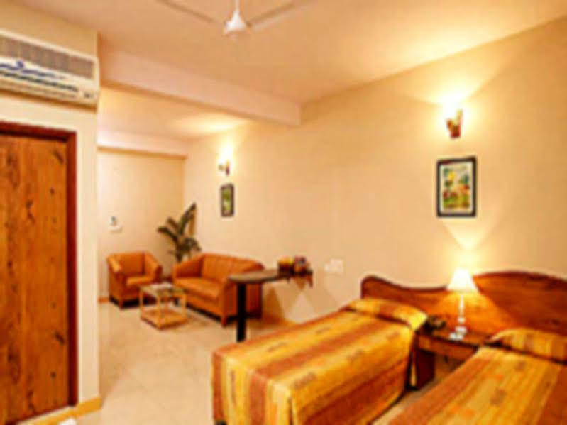Cross Roads Hotel