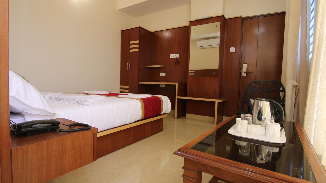 Sri Nandi Comforts Hotel *