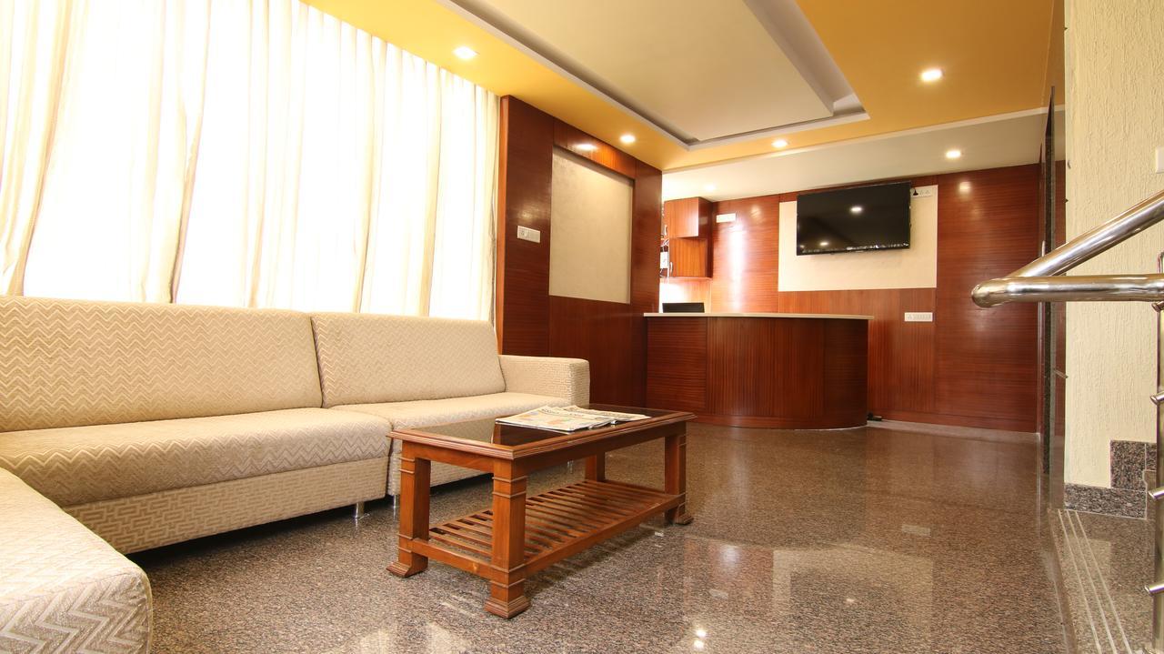 Sri Nandi Comforts Hotel *