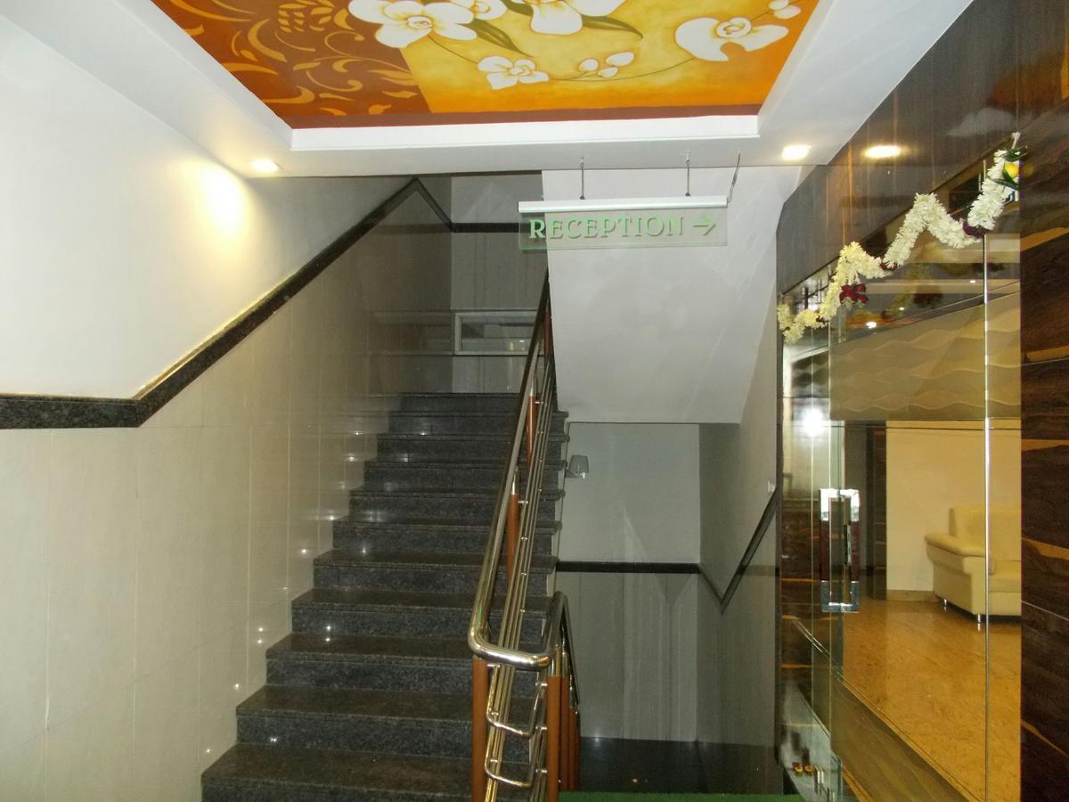 Srinidhi Grand Hotel *