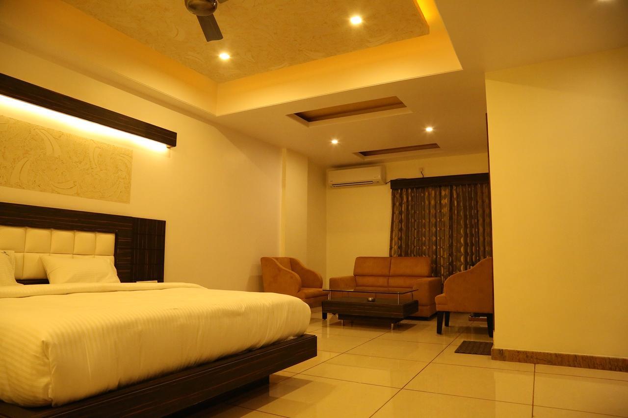 Srinidhi Grand *