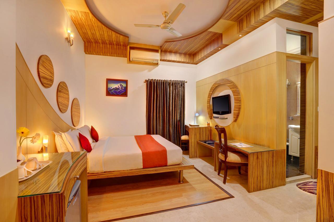 Grandeur Luxury Hotel 3*