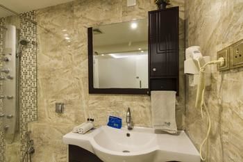 Oyo Premium Indiranagar Cambridge Layout Bangalore