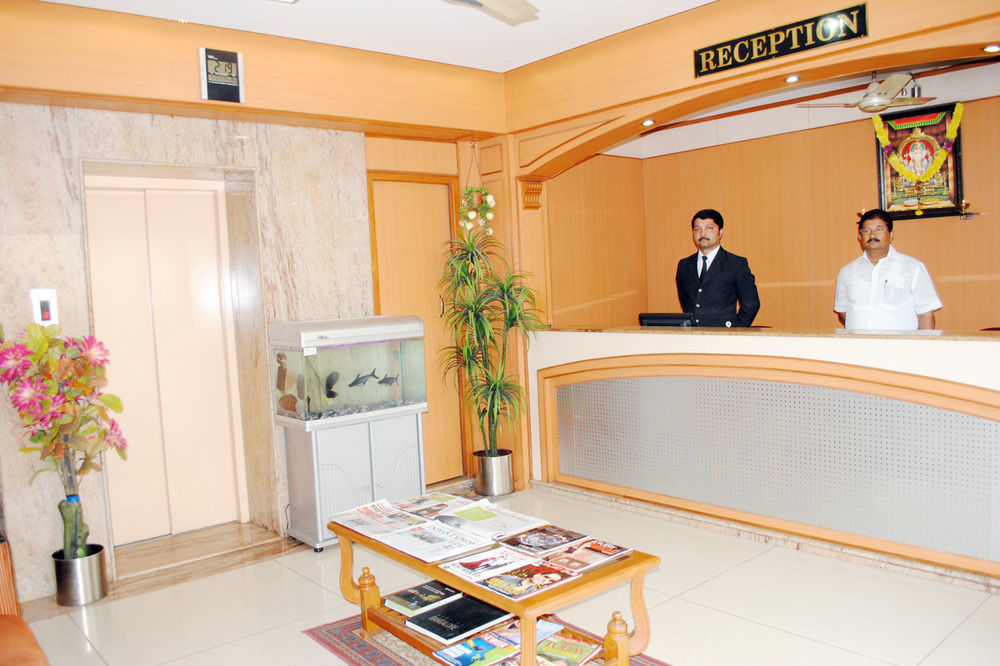 Hotel Oyo 9633 Srinidhi Residency 2*