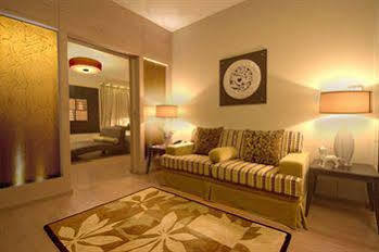 Hotel The Atria 4*