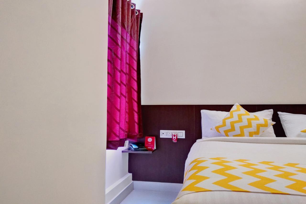 Oyo 10843 Rmv Savera Hotel 3*