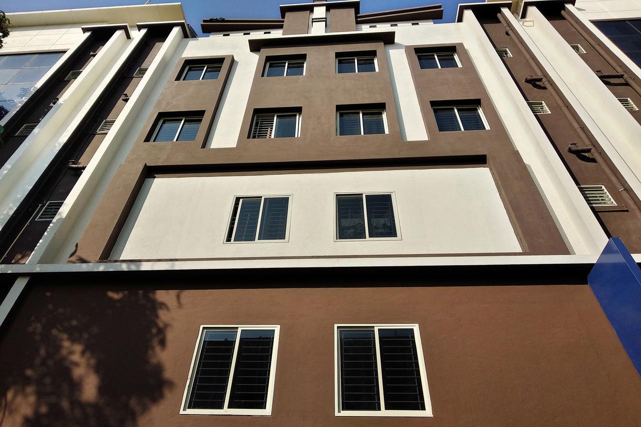 Oyo 10843 Rmv Savera Hotel 3*