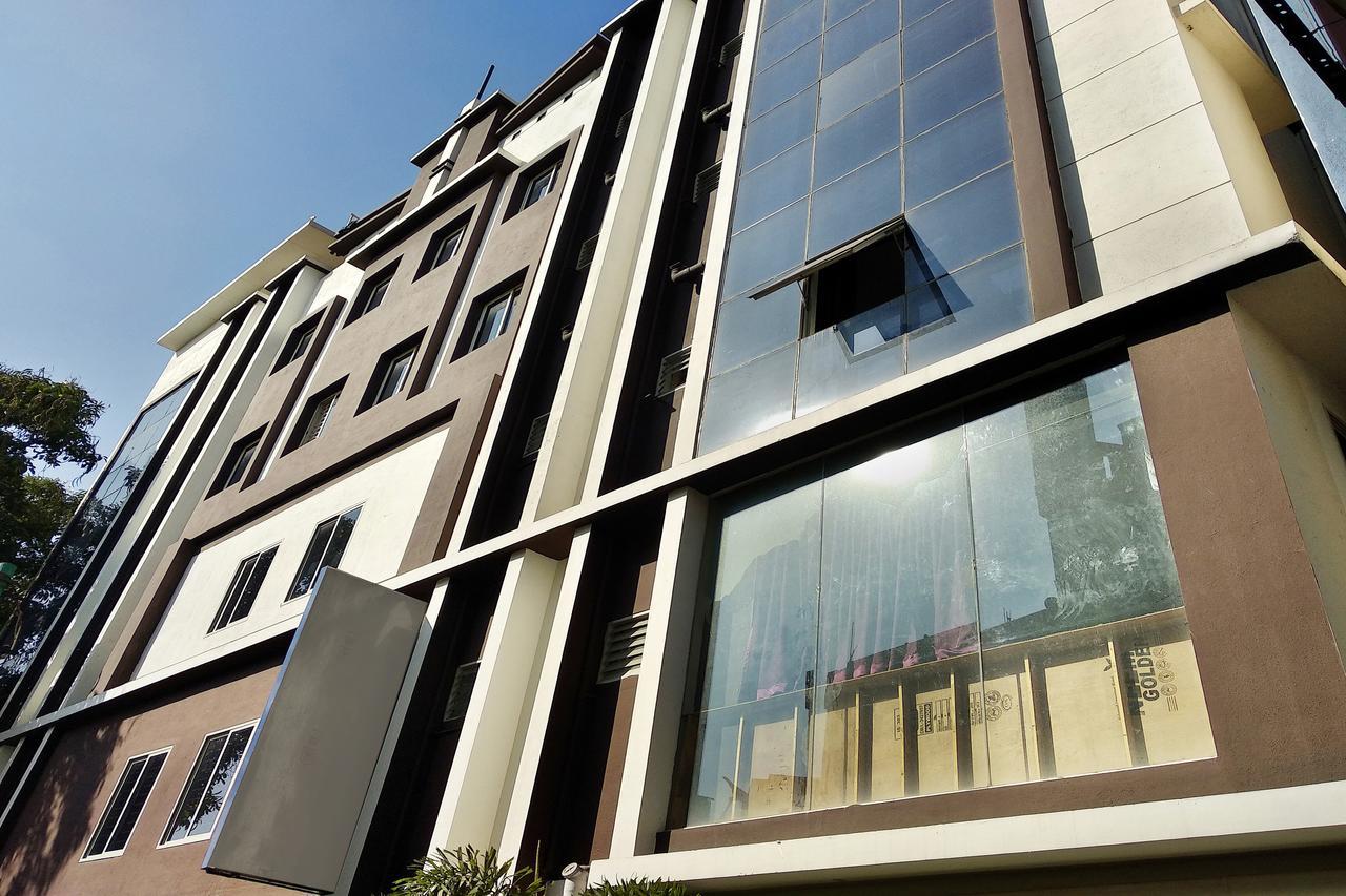 Oyo 10843 Rmv Savera Hotel 3*