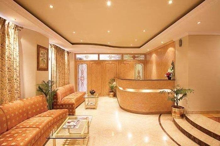 Cross Roads Hotel