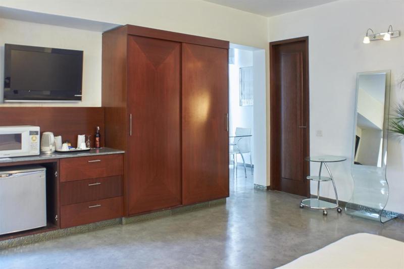 Purple Lotus Aparthotel 3*