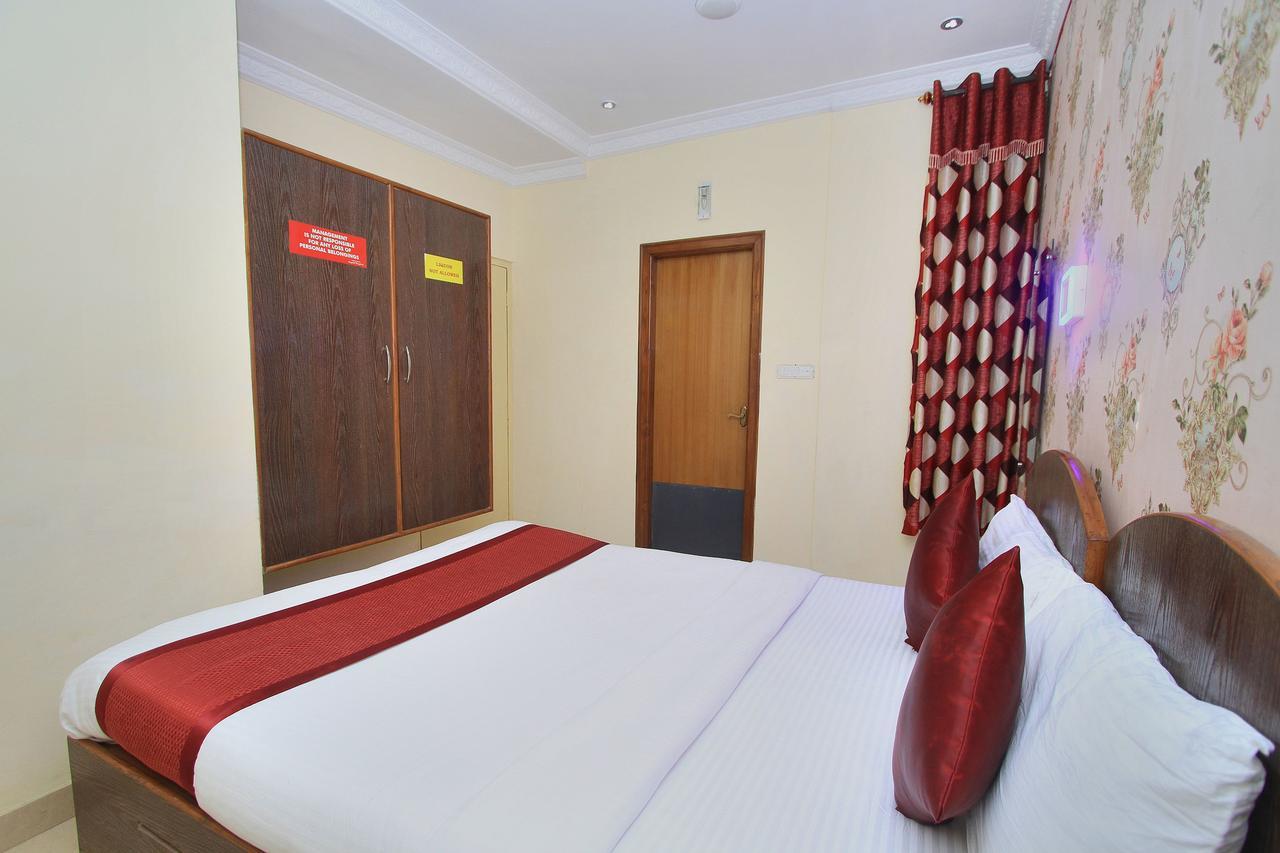Oyo 7728 Nayaab Comforts 3* Bangalore