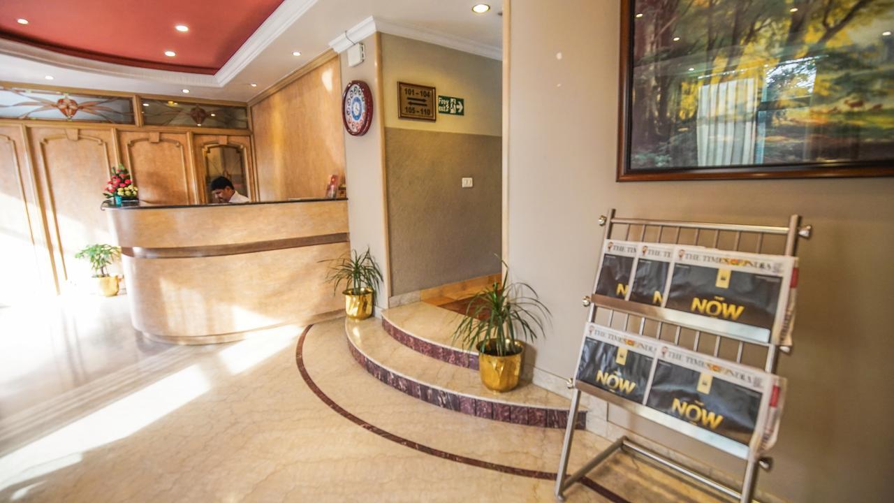 Hotel Cross Roads