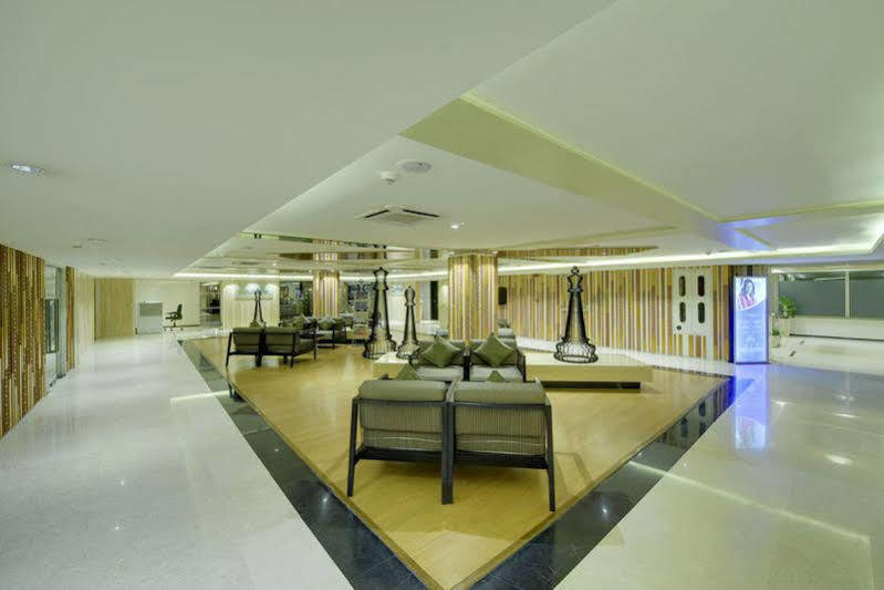 Hotel Davanam Sarovar Portico