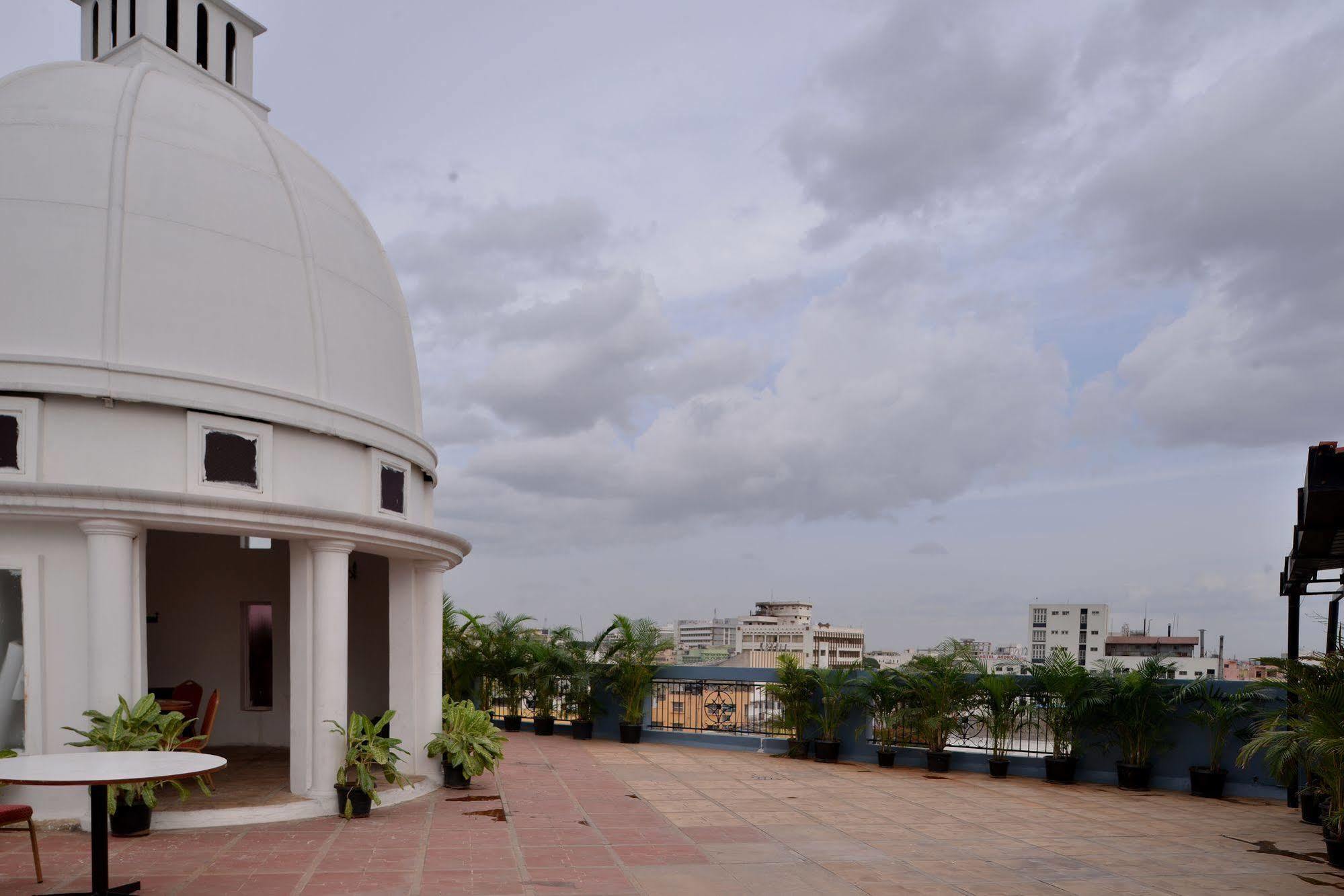Hotel J P Cordial