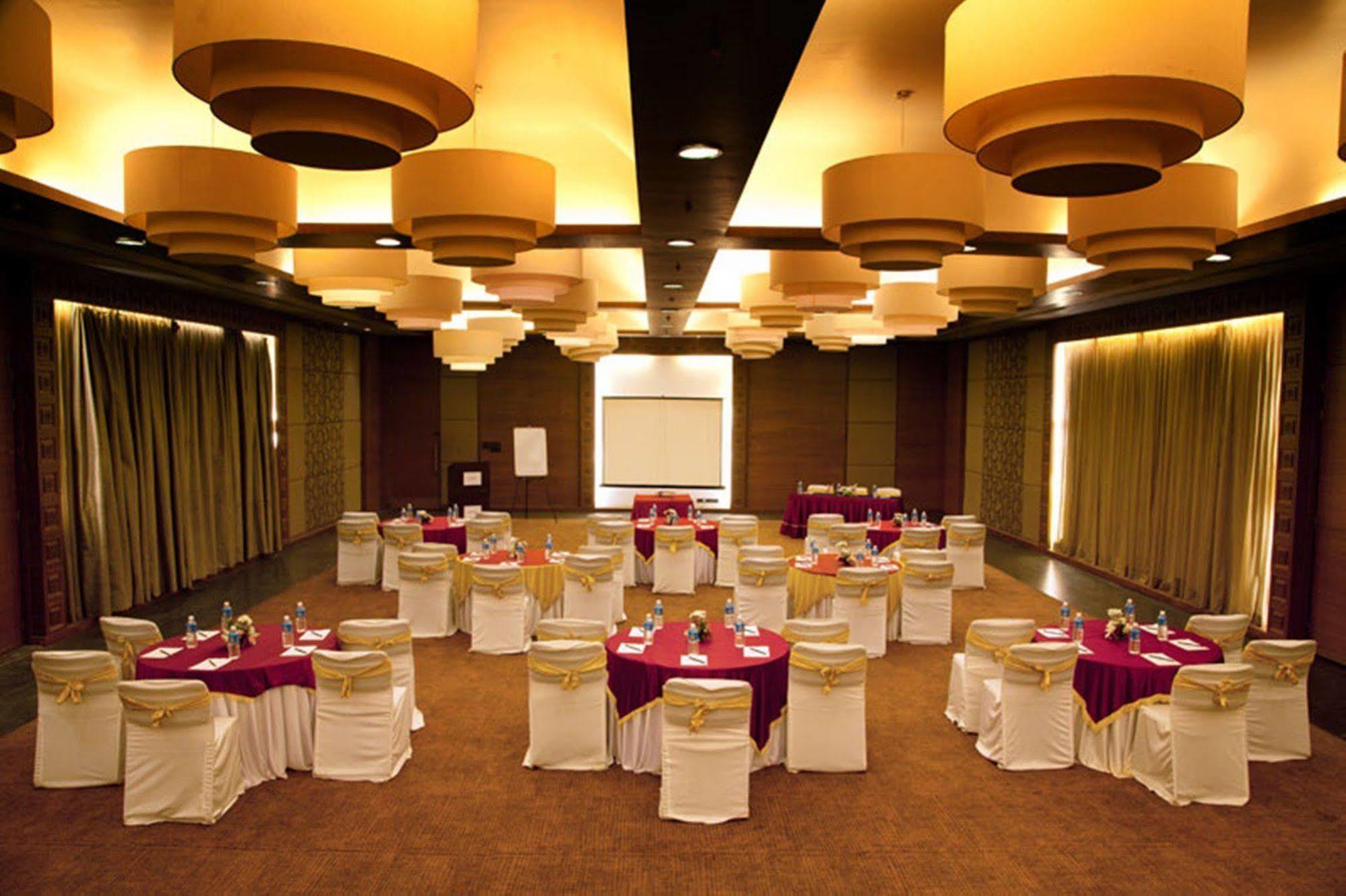 Royal Orchid & Convention Centre, Yelahanka Resort 4*