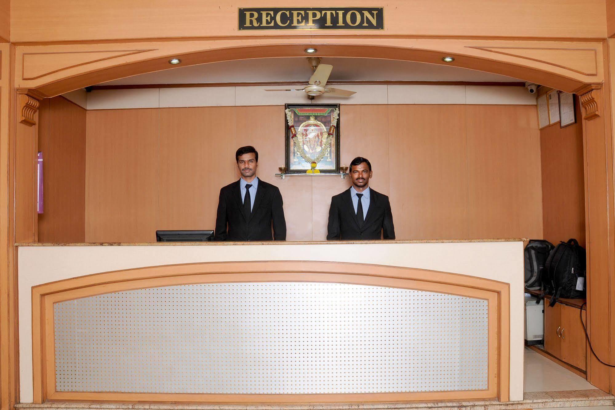 Oyo 9633 Srinidhi Residency Hotel Bangalore