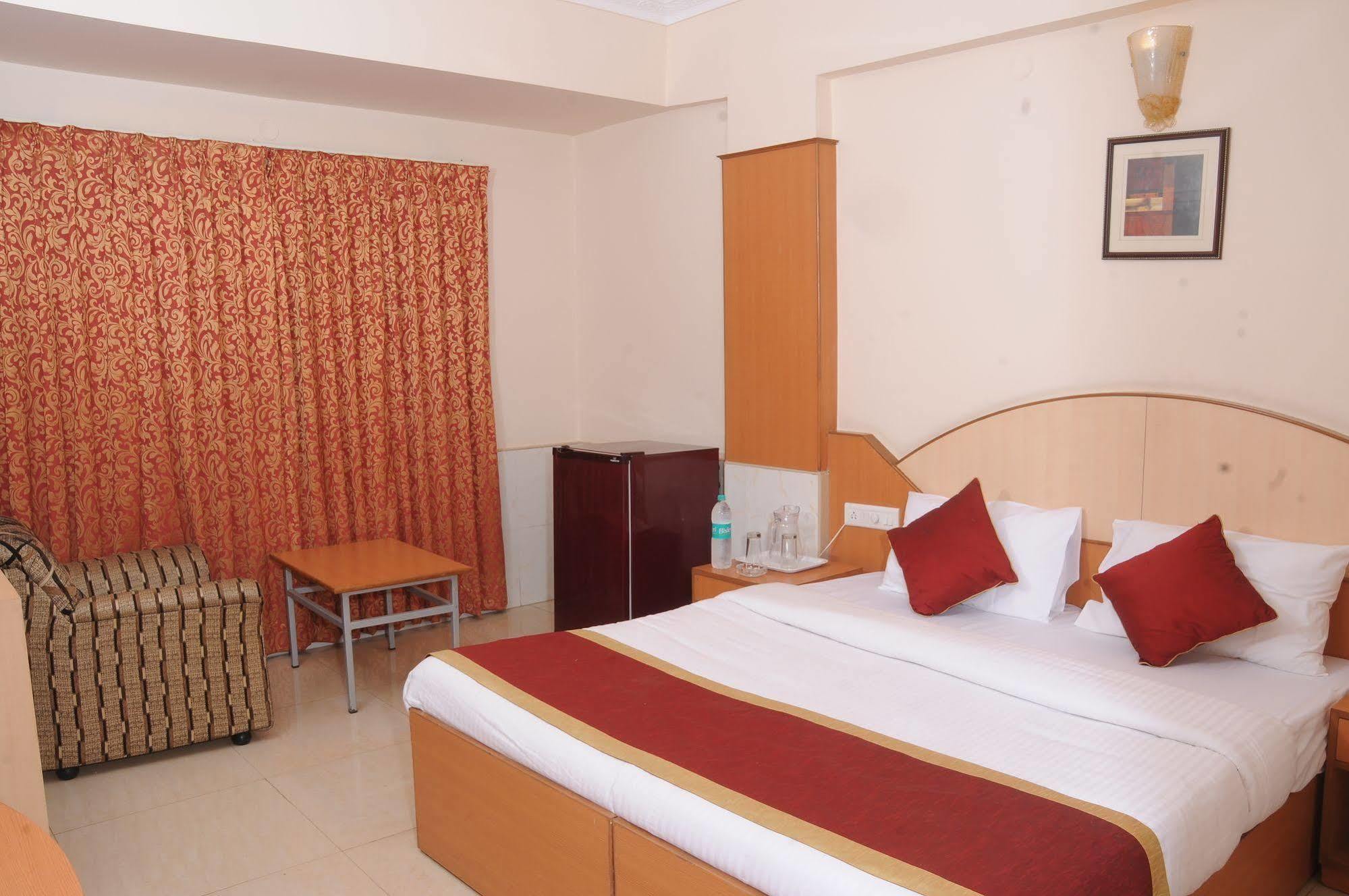 Oyo 9633 Srinidhi Residency Hotel
