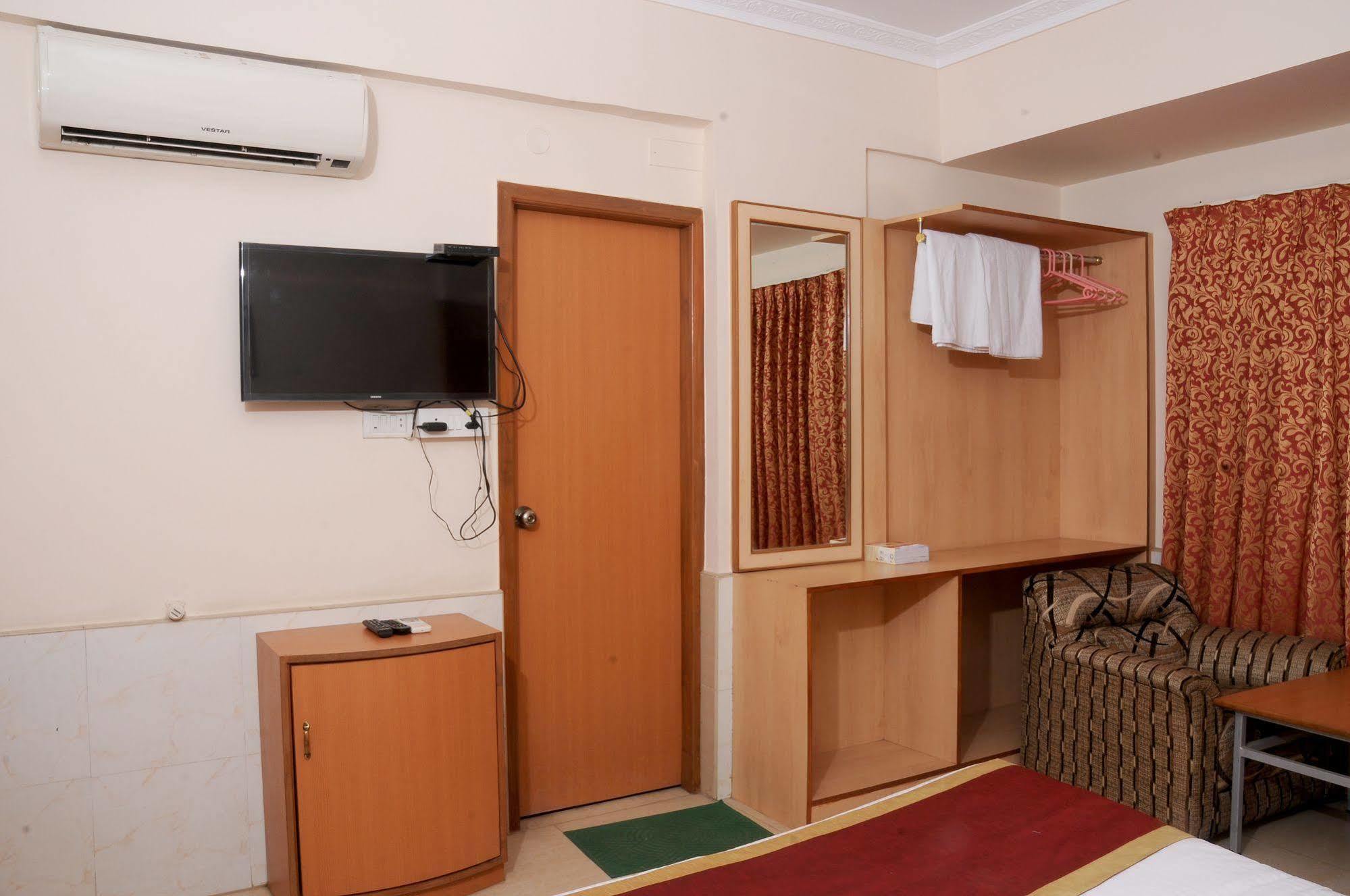 Oyo 9633 Srinidhi Residency