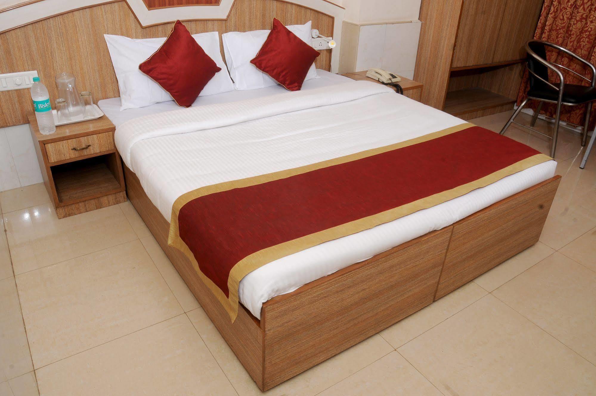 Oyo 9633 Srinidhi Residency 2*