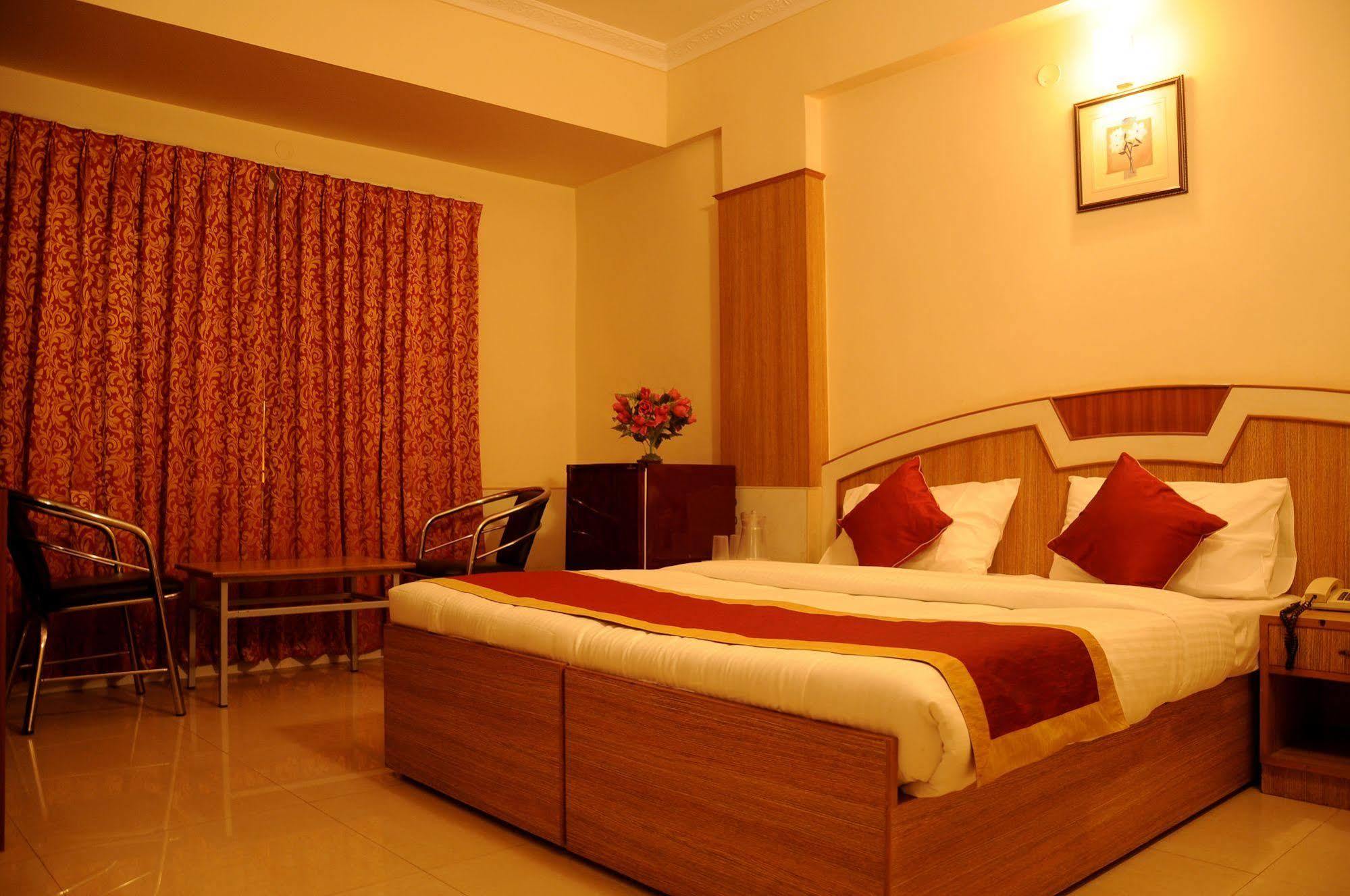 Oyo 9633 Srinidhi Residency Hotel