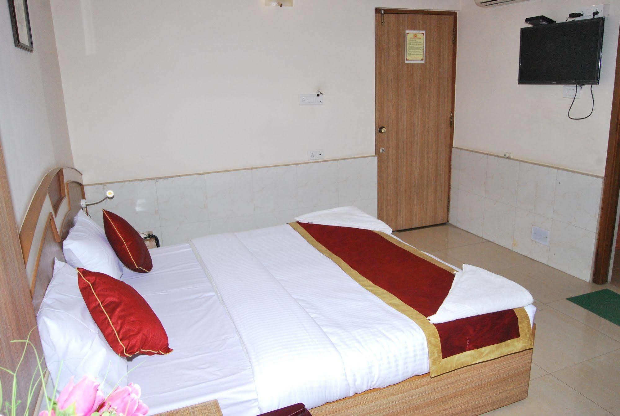 Hotel Oyo 9633 Srinidhi Residency Bangalore