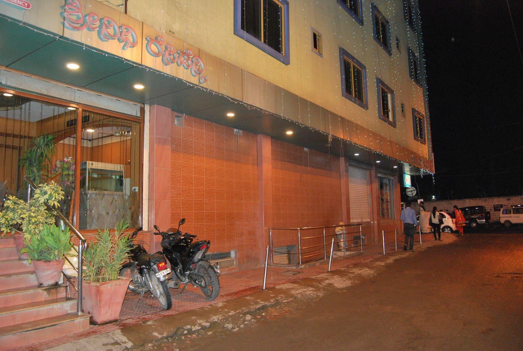 Oyo 9633 Srinidhi Residency Hotel Bangalore
