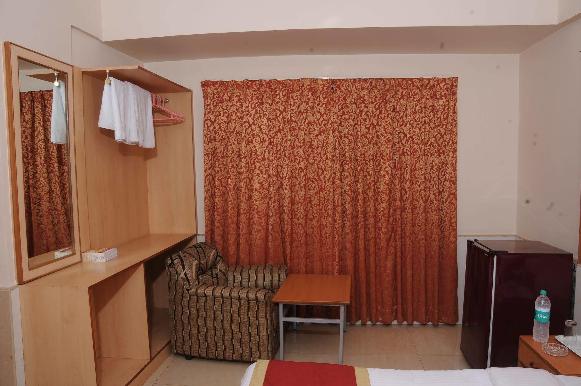 Oyo 9633 Srinidhi Residency Hotel Bangalore