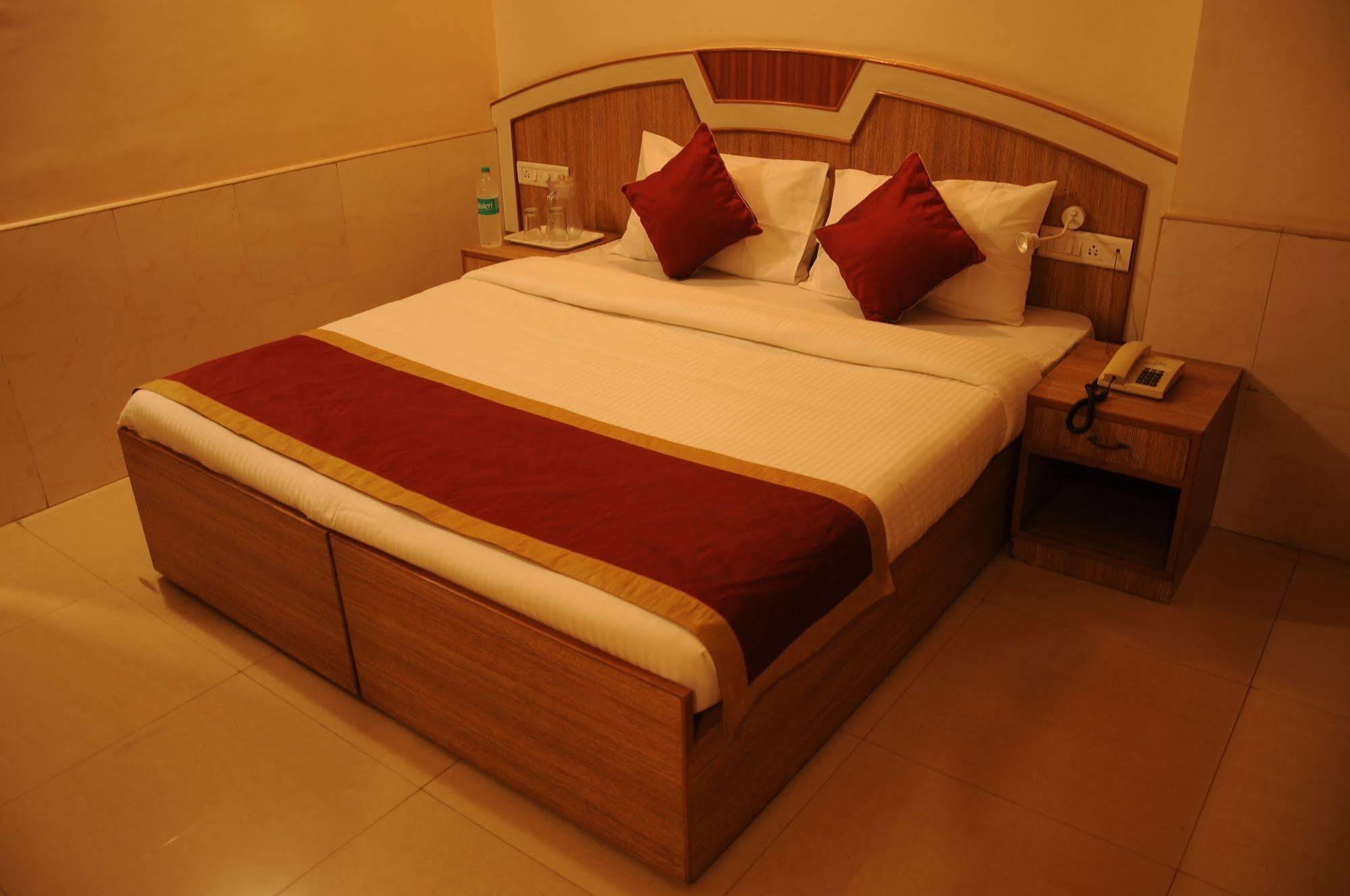 Oyo 9633 Srinidhi Residency Hotel