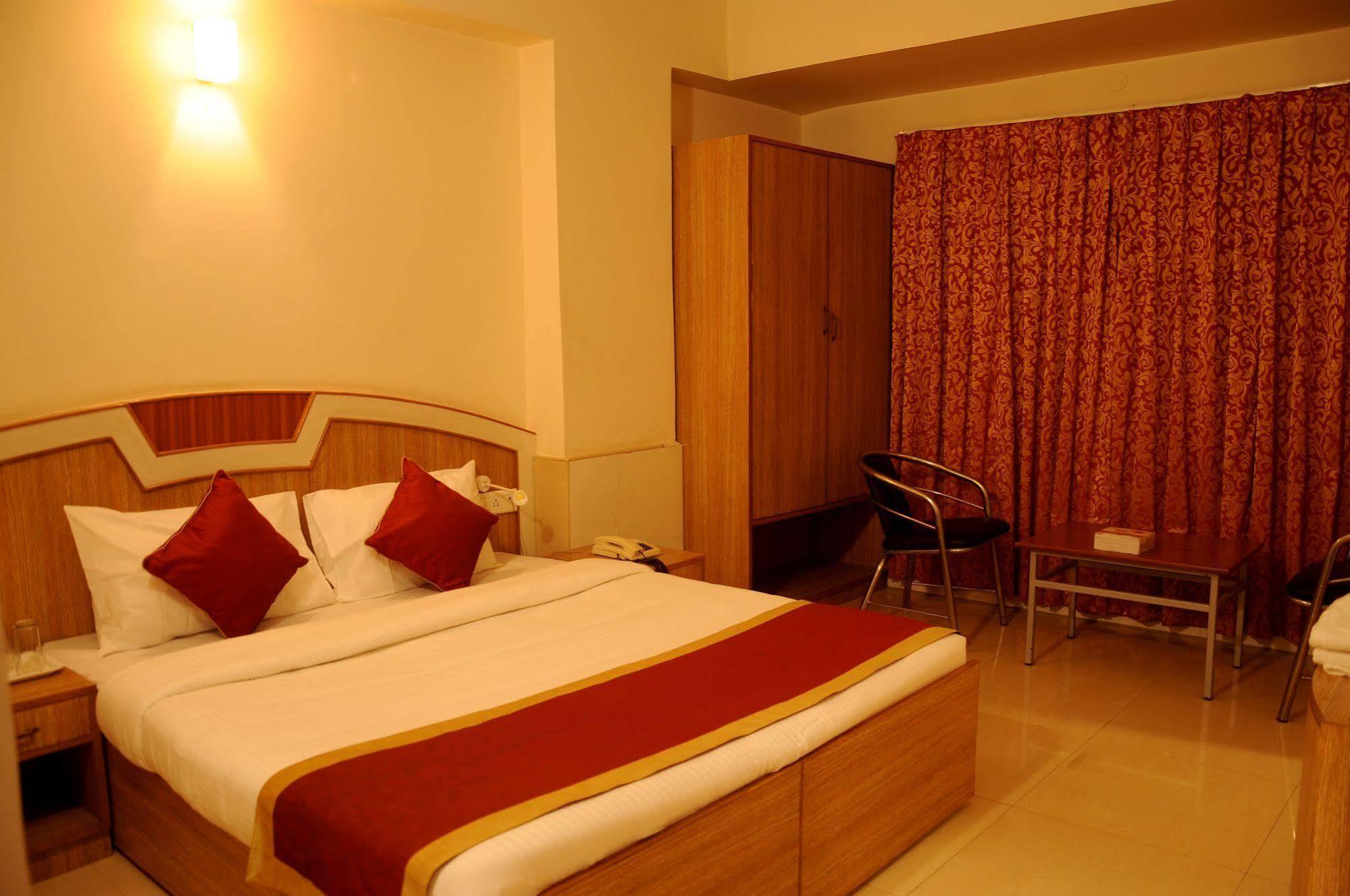 Oyo 9633 Srinidhi Residency Hotel