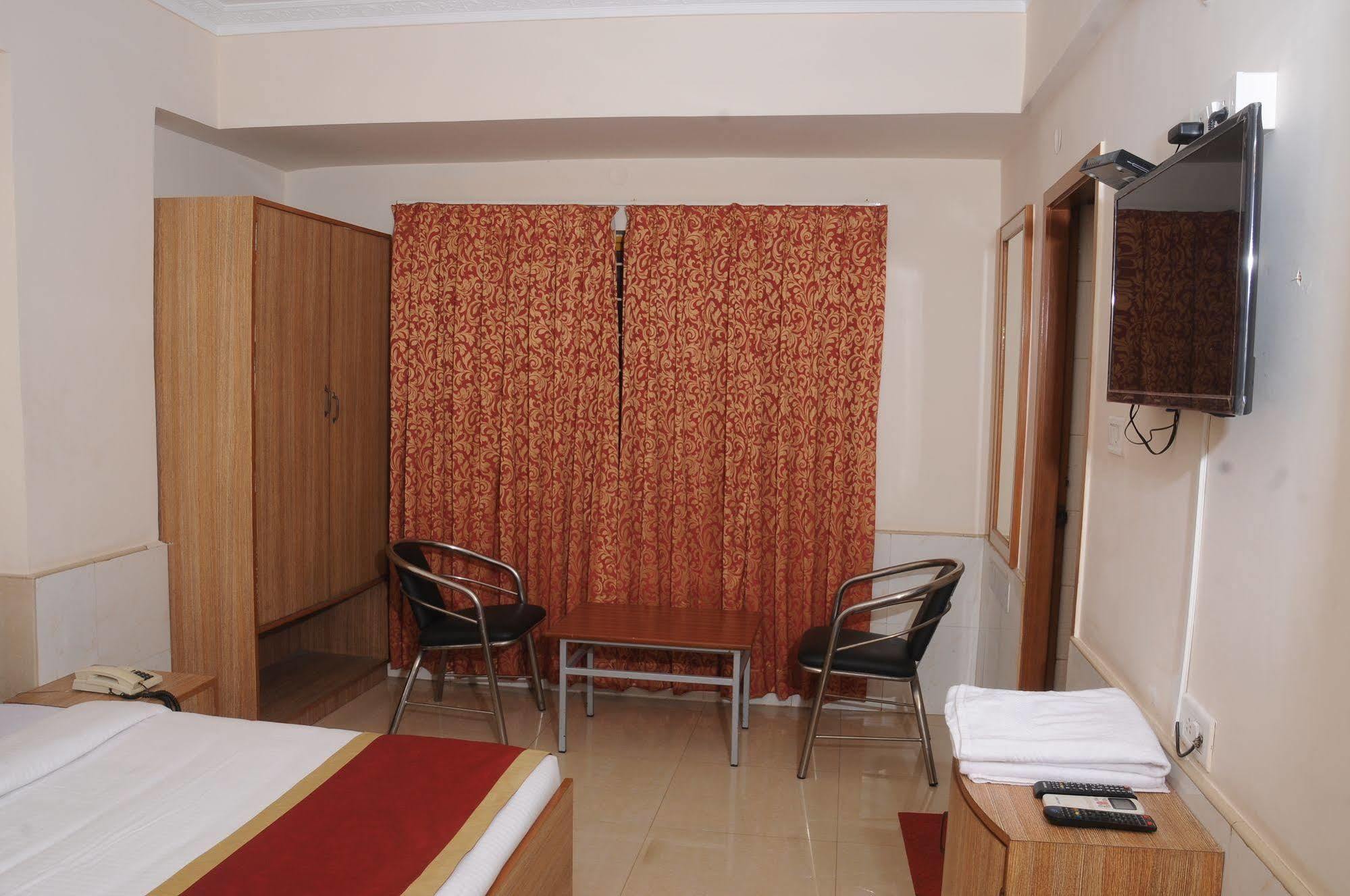 Hotel Oyo 9633 Srinidhi Residency Bangalore