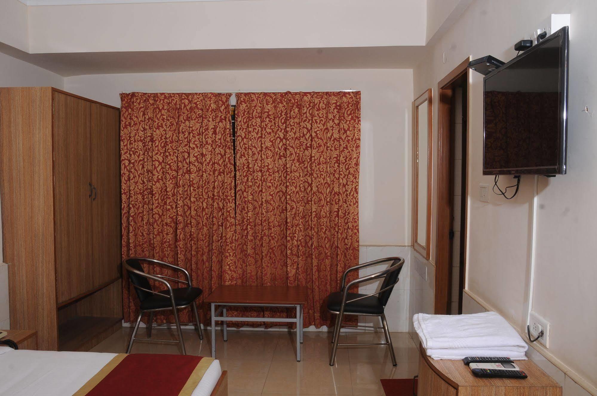 Hotel Oyo 9633 Srinidhi Residency Bangalore