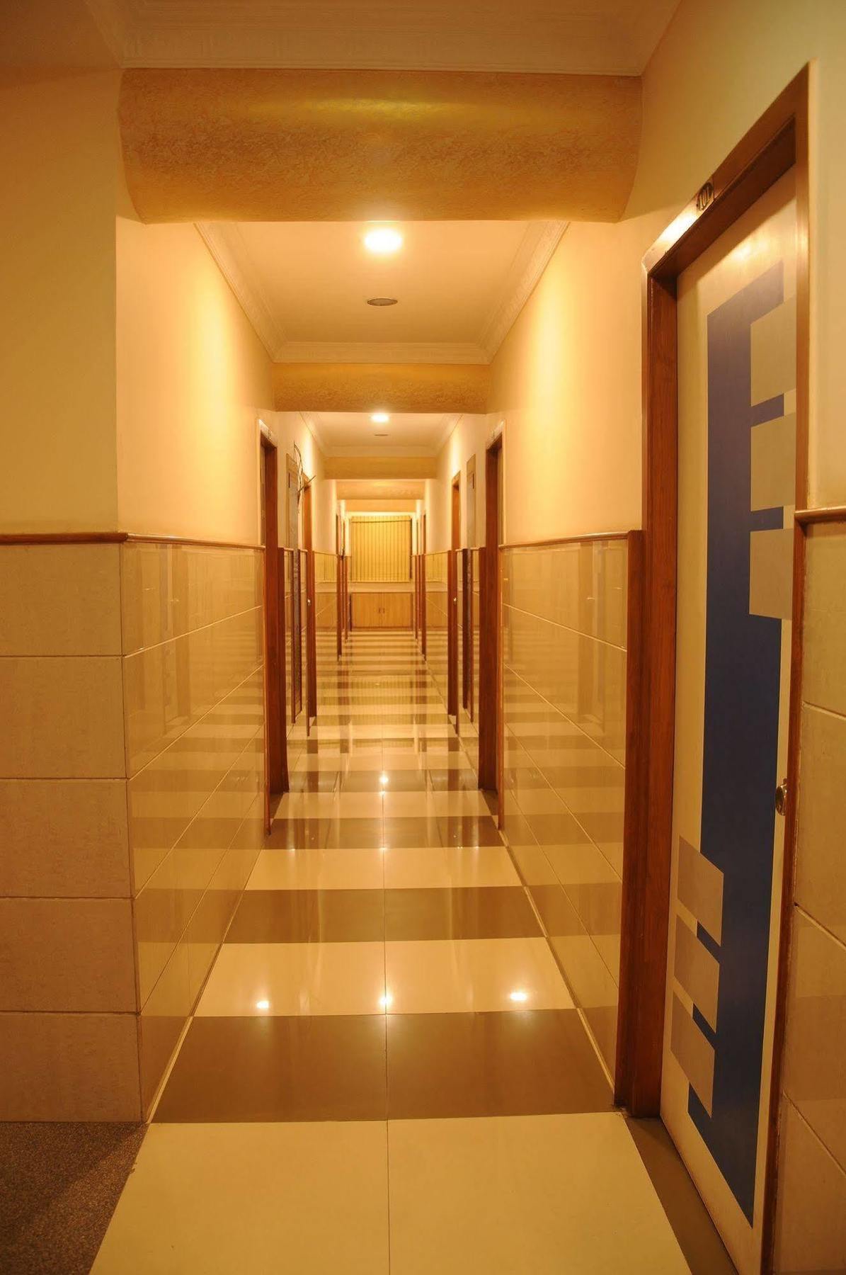 Hotel Oyo 9633 Srinidhi Residency