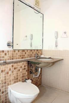Oyo Townhouse 6 Koramangala Sony Signal Hotel