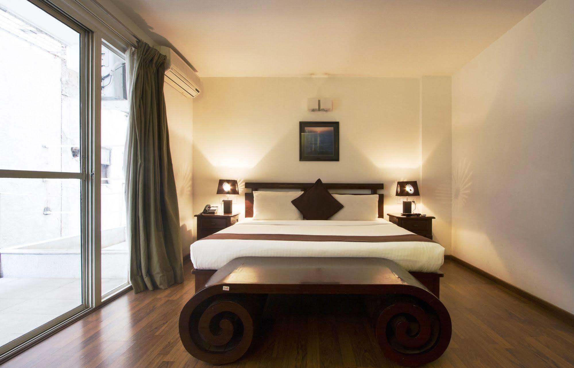 Maple Suites, Serviced