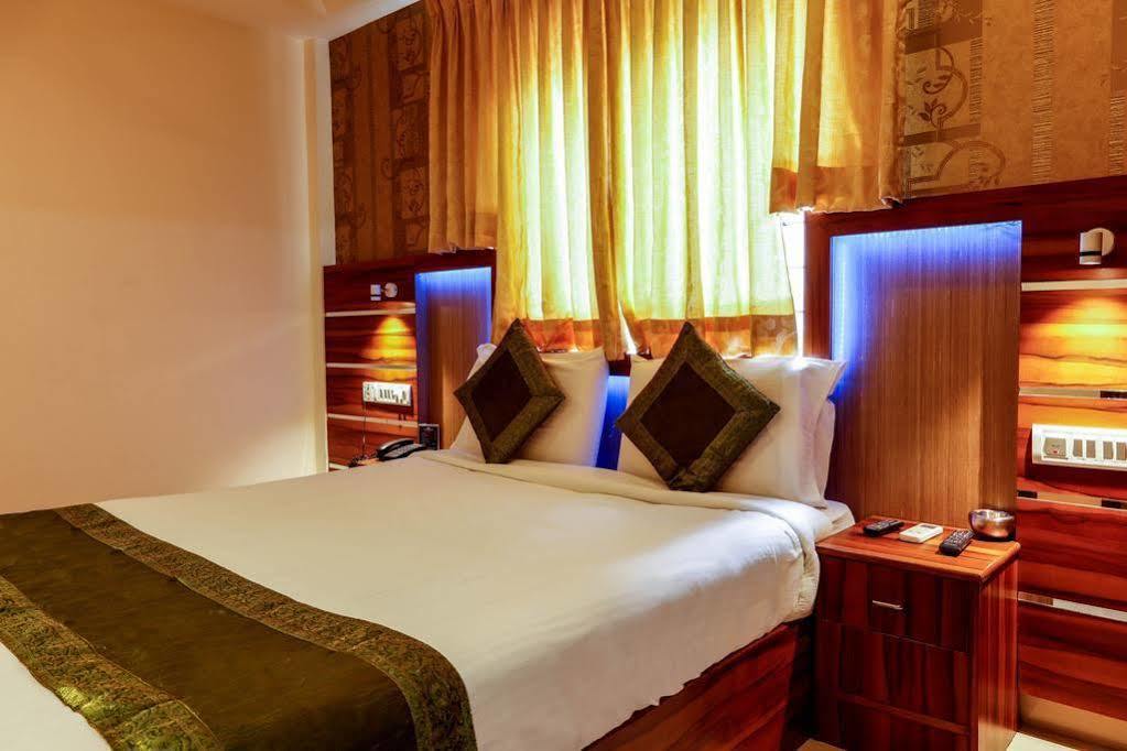 Itsy Elmas Golden Key 3* Bangalore