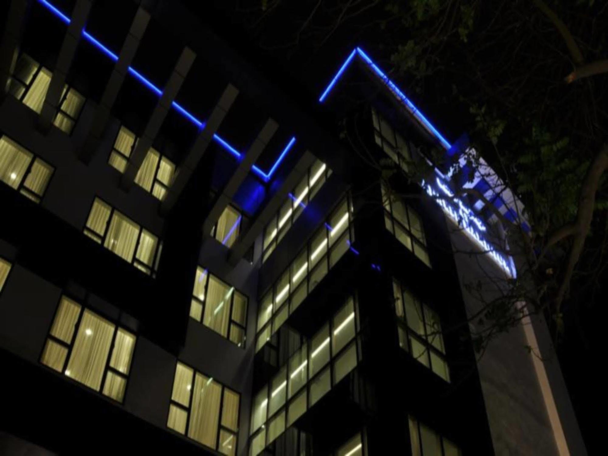 Hotel Adarsh Hamilton 4*