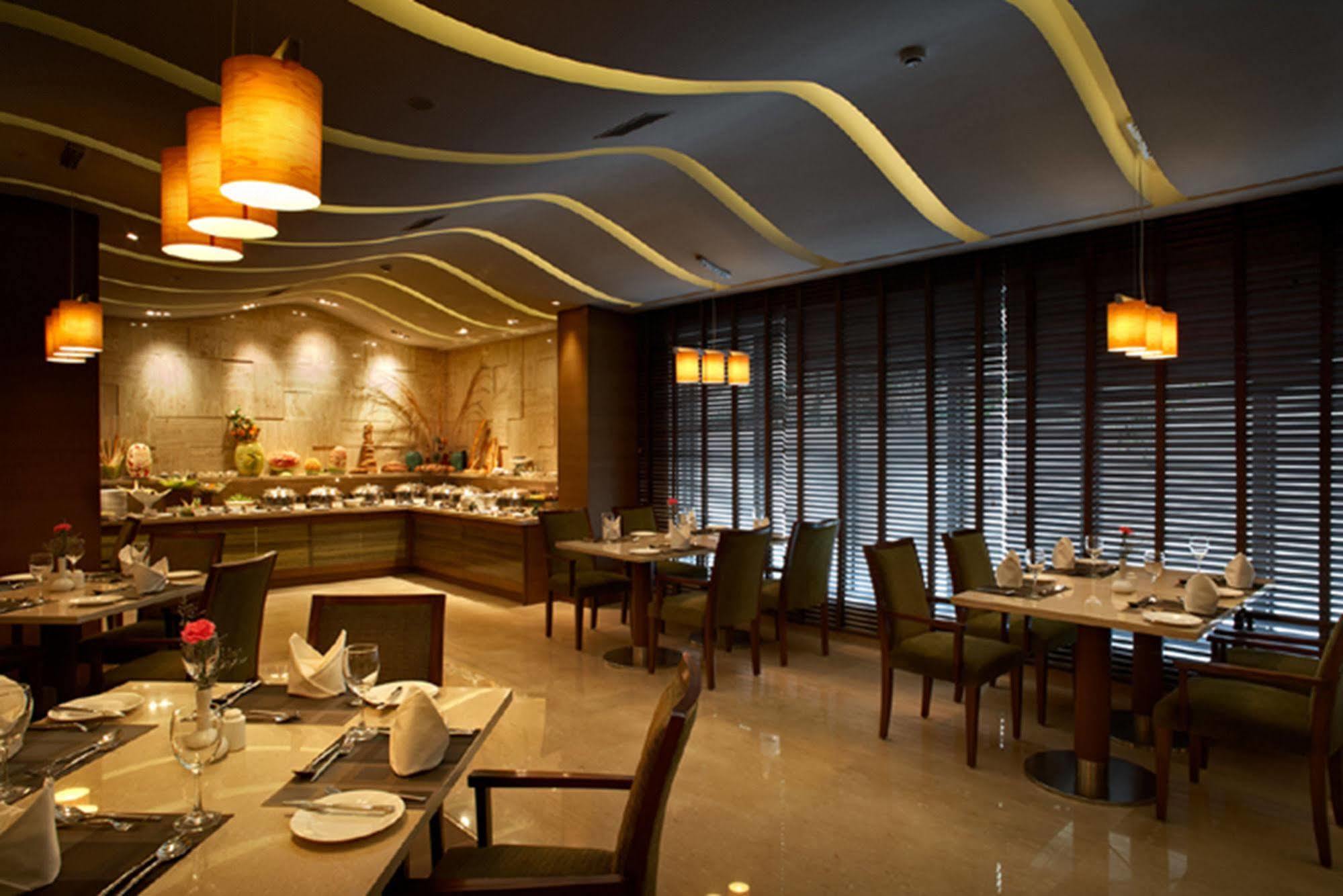 Hotel Adarsh Hamilton 4*