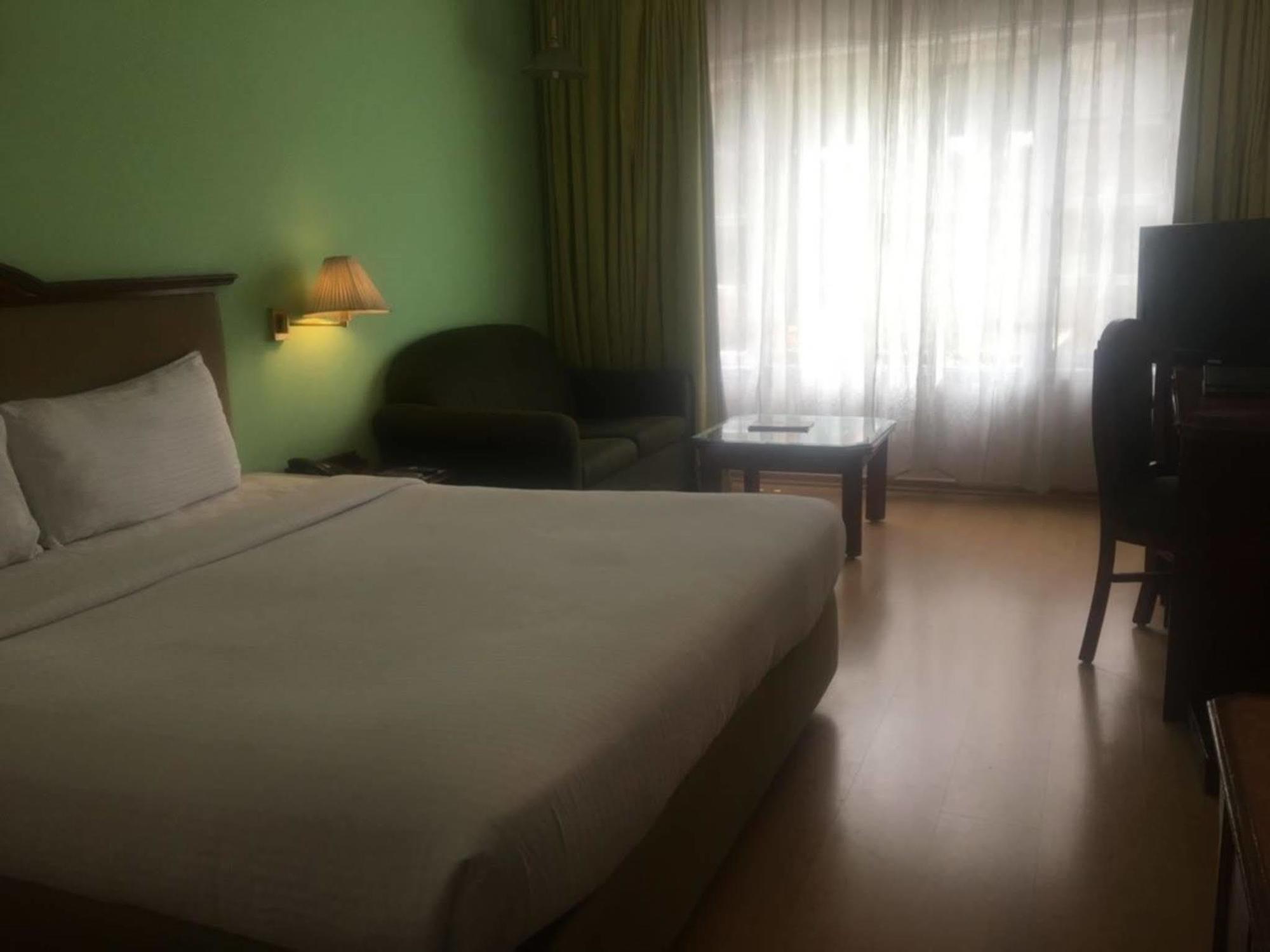 Hotel The Chancery Bangalore