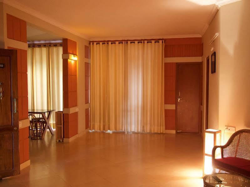 Oyo 374 Near Fortis Hospital Hotel 3*