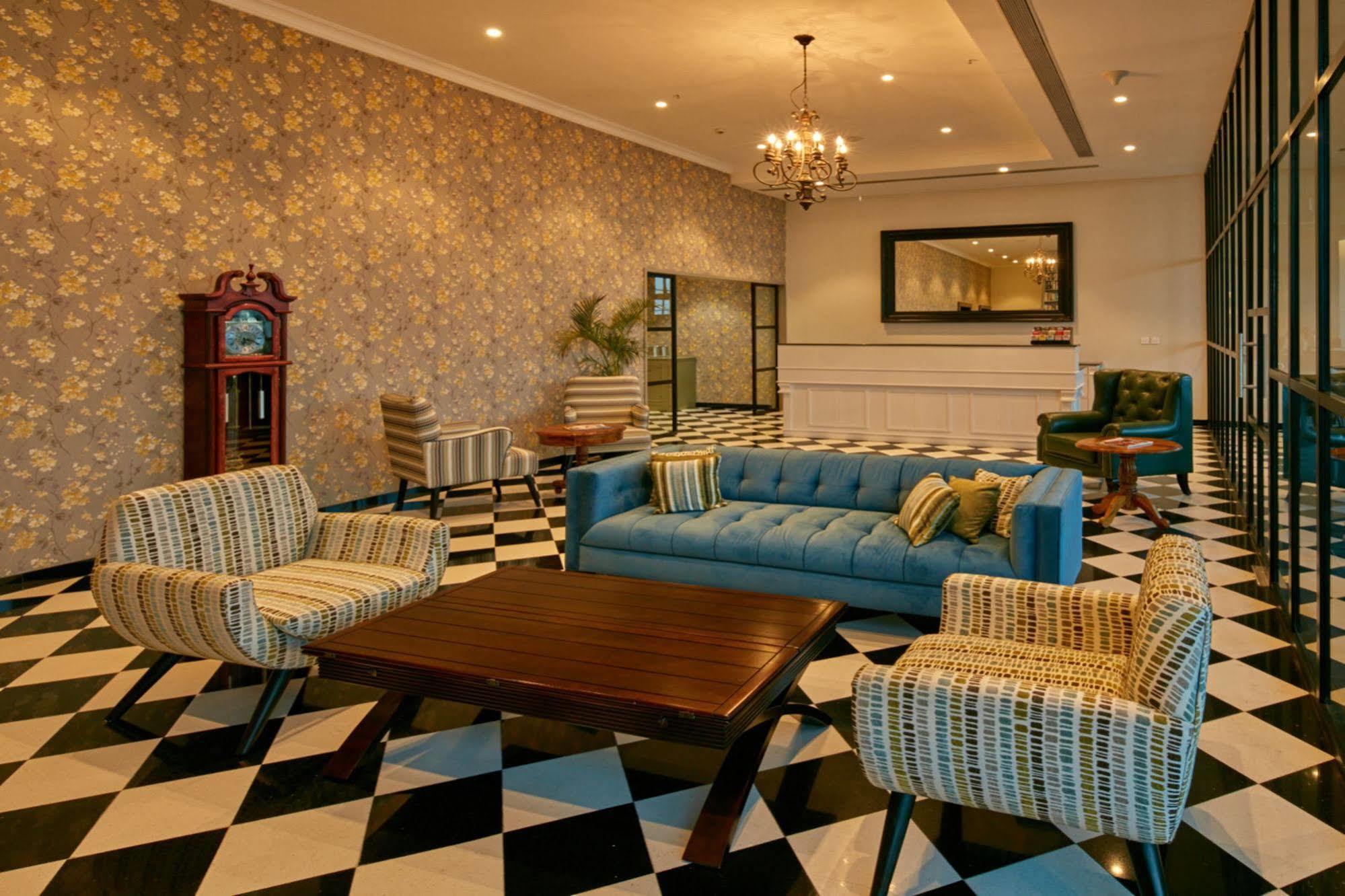The Waverly Hotel & Residences 4*