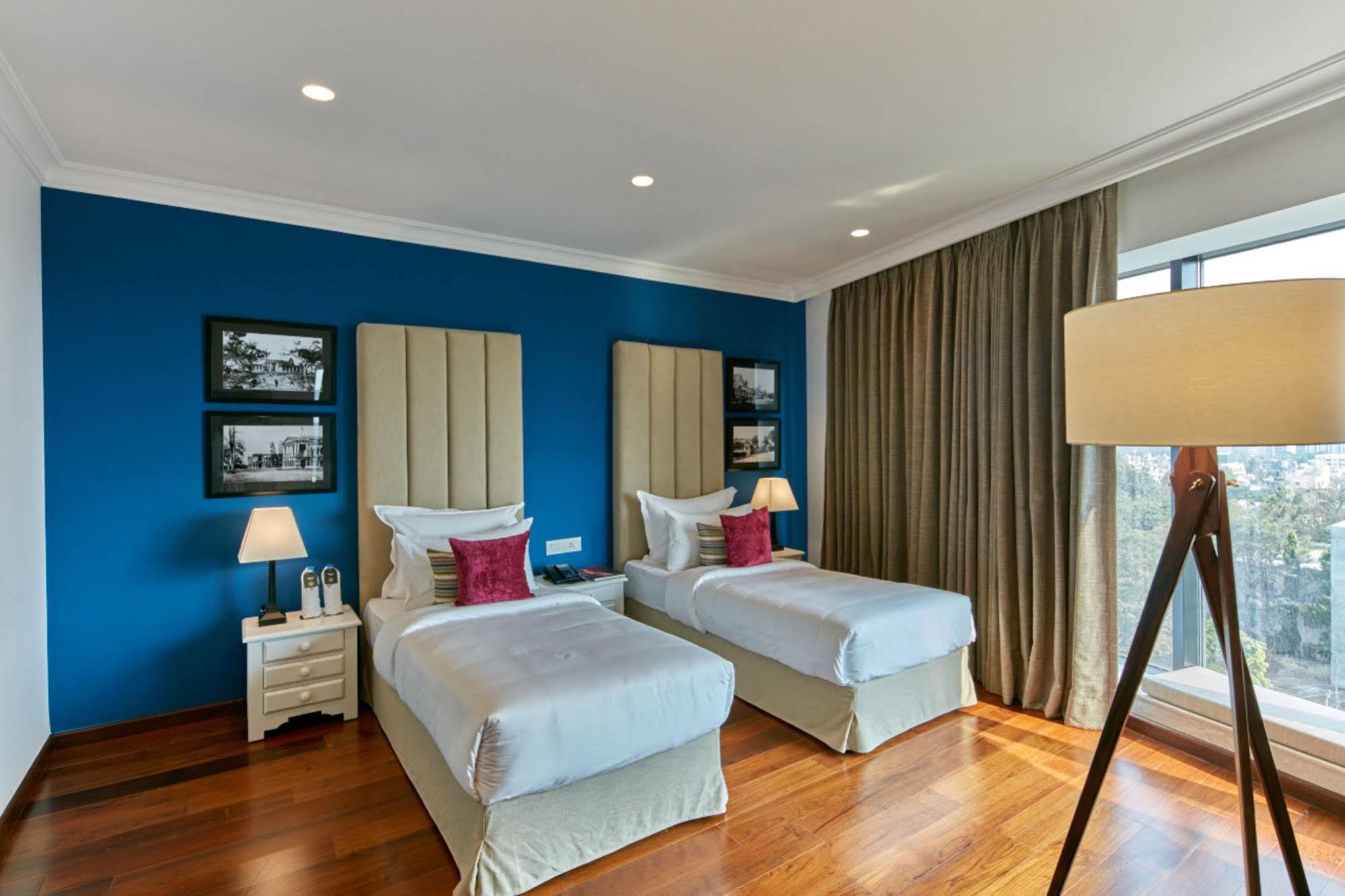 The Waverly Hotel & Residences 4*