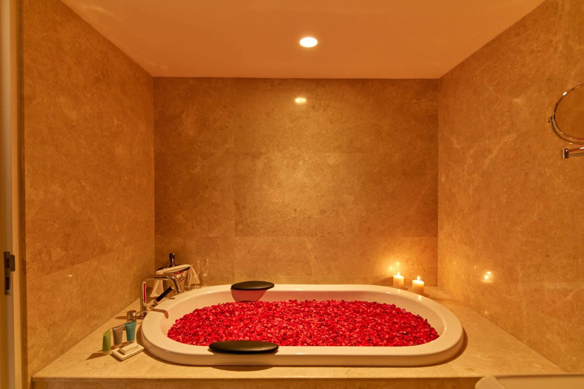 Hotel The Waverly Hotel & Residences 4*