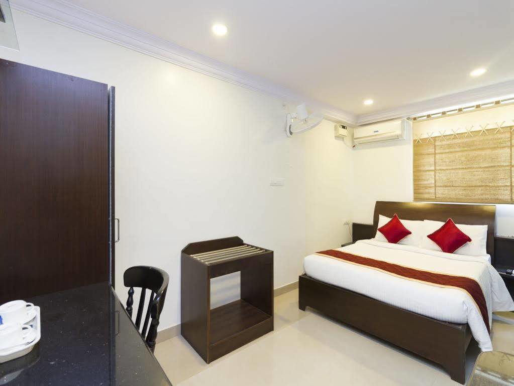 Oyo Premium Iisc New Bel Road Hotel