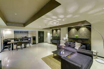 Hotel Davanam Sarovar Portico 4*